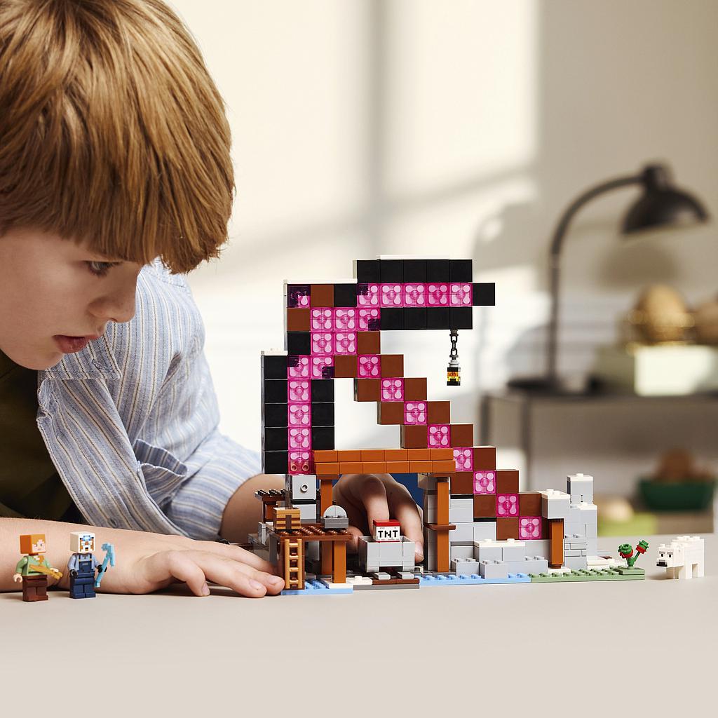 lego_minecraft_pickaxe'i_kaevandus
_21277L_1