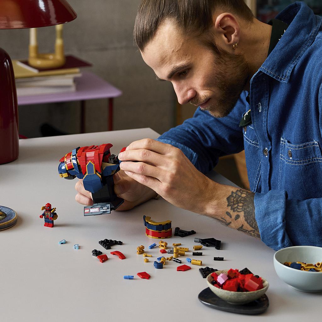 lego_super_heroes_iron_spidermani_büst_76326L_4