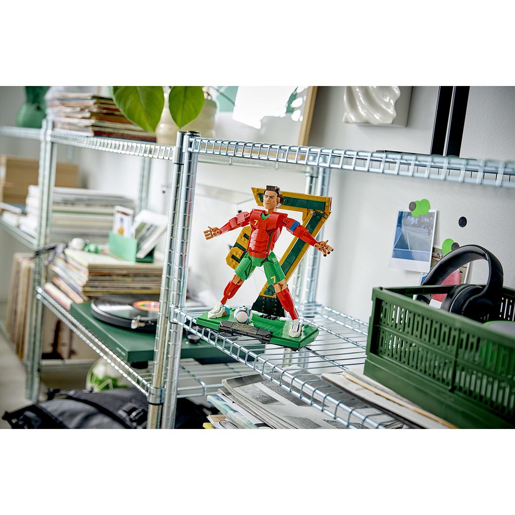 lego_editions_sports_cristiano_ronaldo_–_jalgpallilegend_43016L_6
